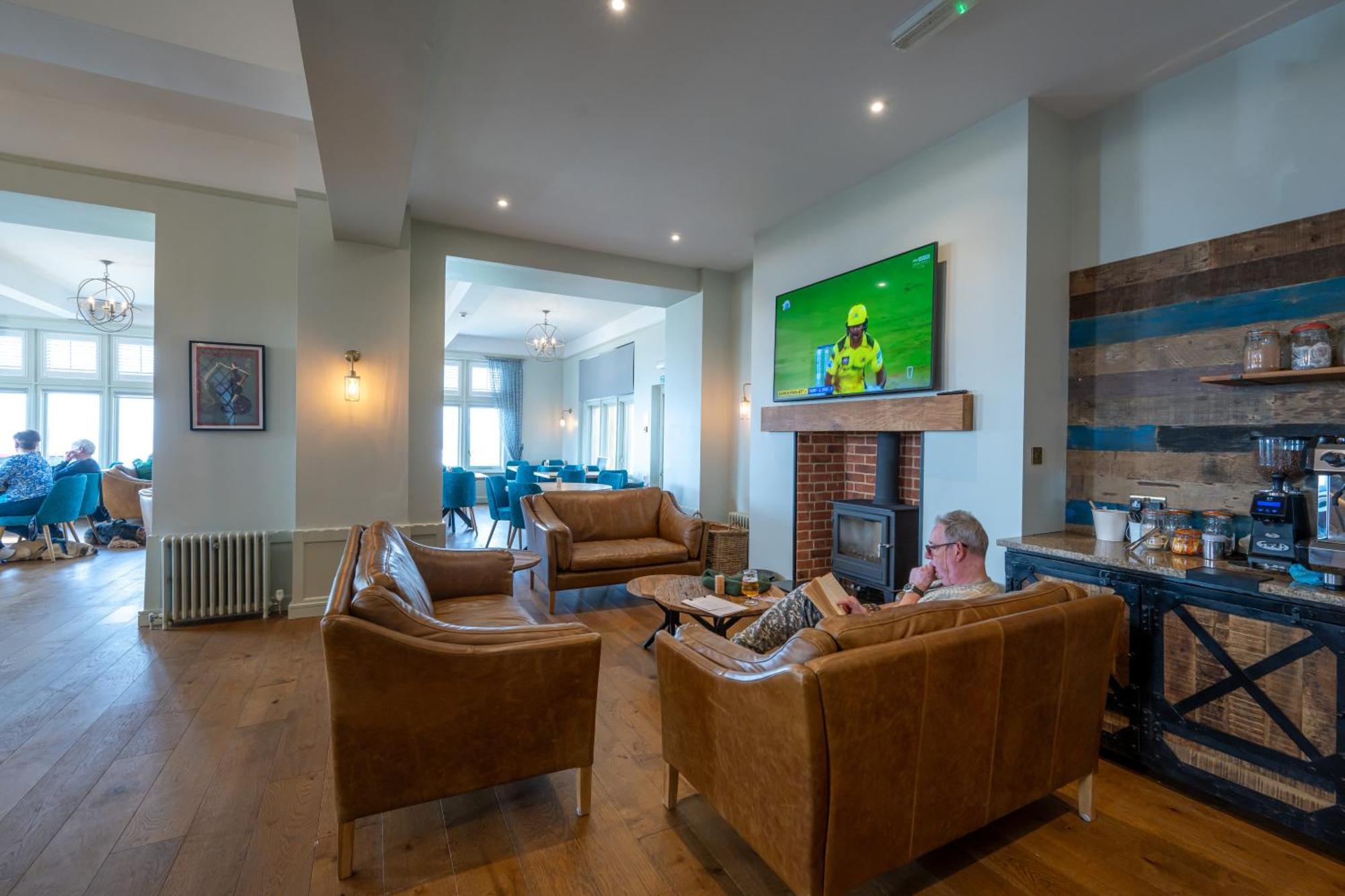 The Golden Lion Hotel Ханстантон Экстерьер фото